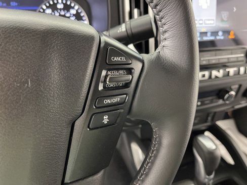 Used 2025 Nissan Frontier SV w/ SV Convenience Package RWD image 18