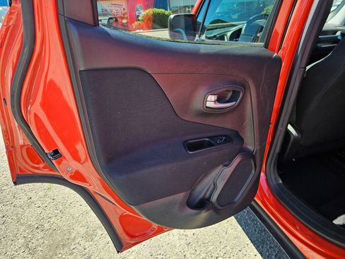 Used 2019 Jeep Renegade Sport w/ Sport Appearance Group AWD/4WD image 19