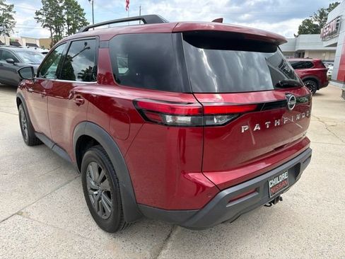 Used 2024 Nissan Pathfinder SV FWD image 8