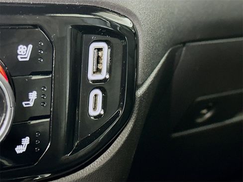 Used 2022 Chevrolet Silverado 1500 High Country w/ High Country Premium Package image 33