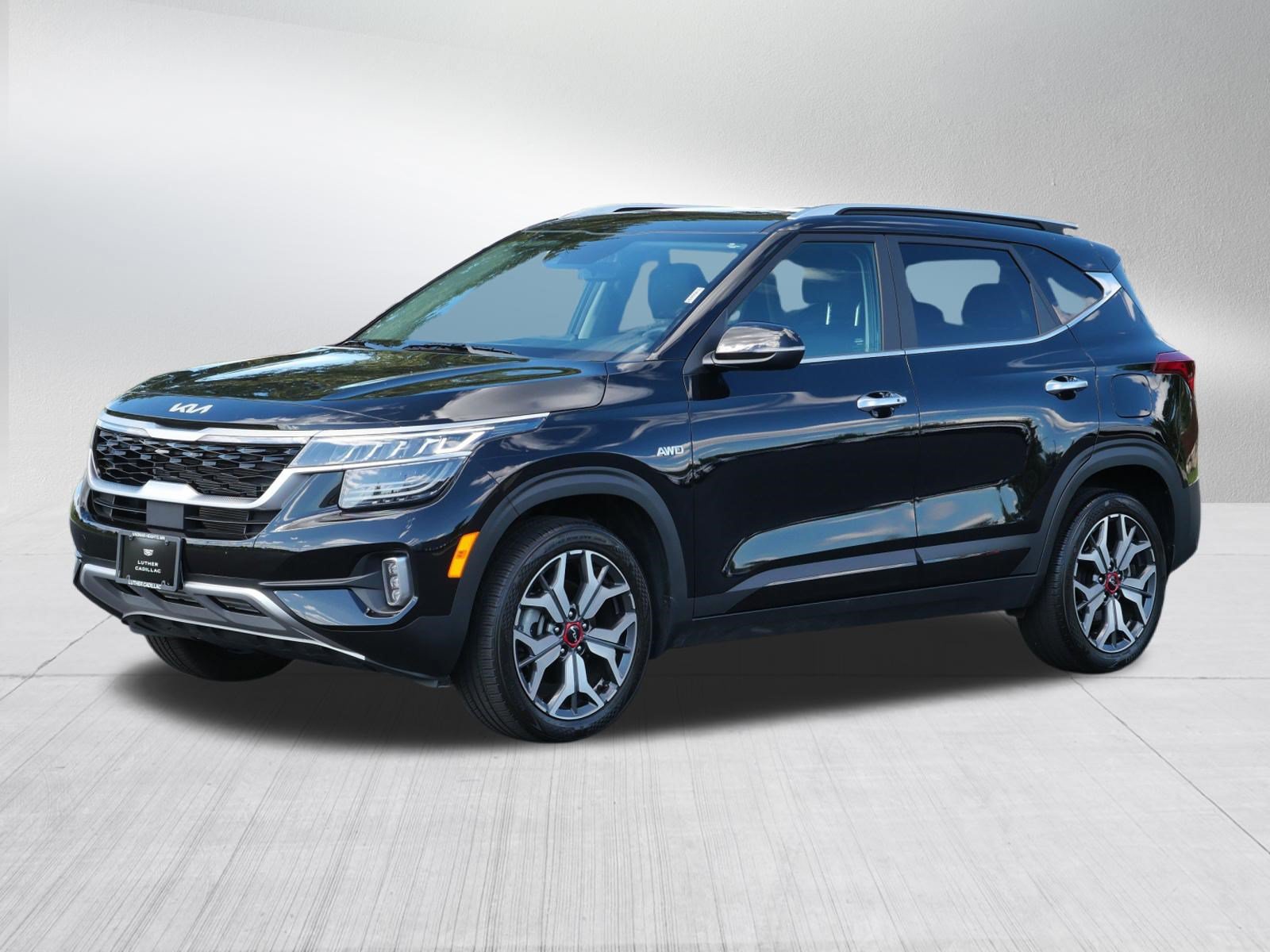 Used 2022 Kia Seltos SX w/ Sunroof Package AWD/4WD image 2