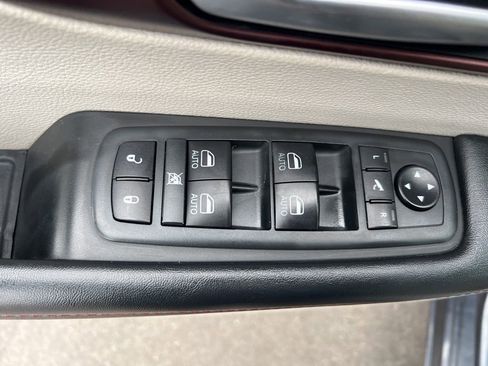 Used 2020 Chrysler Pacifica Limited image 44