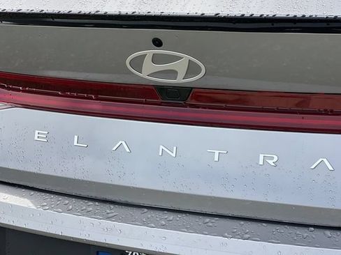 Certified 2025 Hyundai Elantra SEL FWD image 34