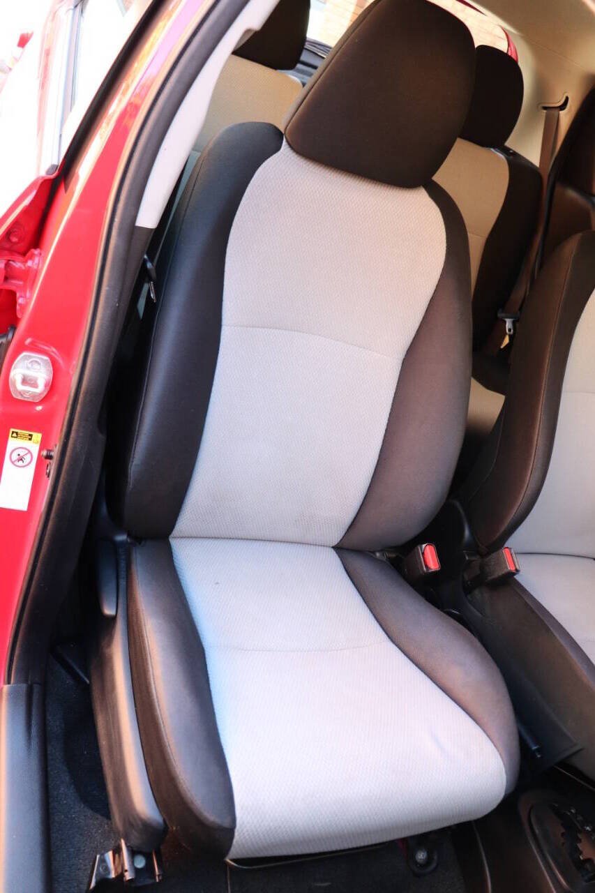 Used 2014 Toyota Yaris L FWD image 27