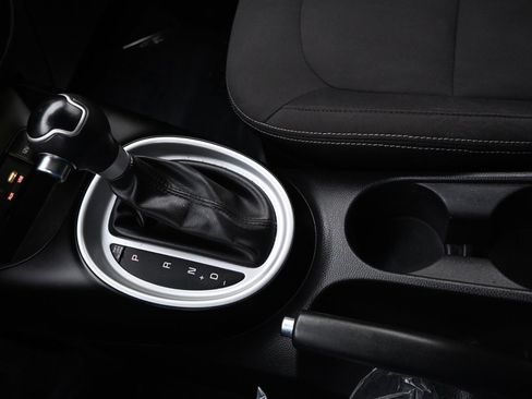 Used 2017 Kia Soul image 28