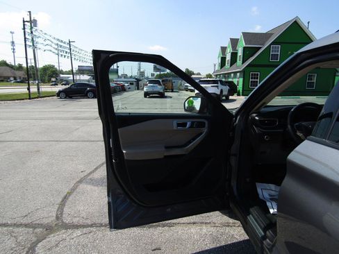 Used 2023 Ford Explorer XLT w/ Equipment Group 202A AWD/4WD image 11