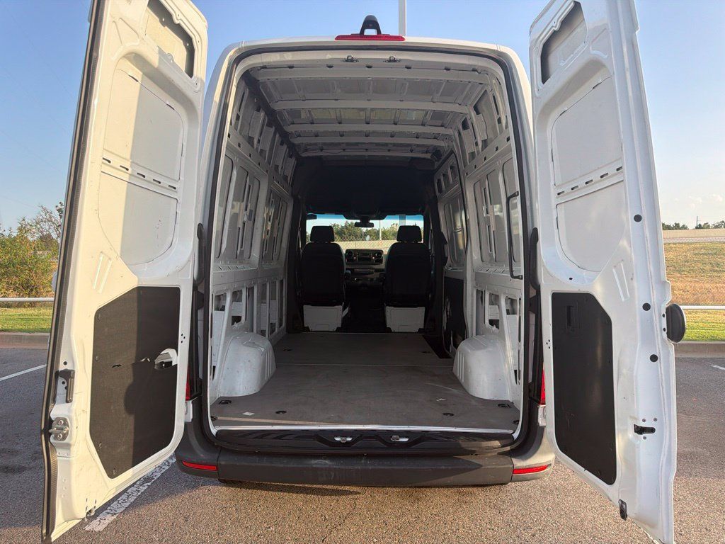Used 2025 Mercedes-Benz Sprinter 2500 image 7