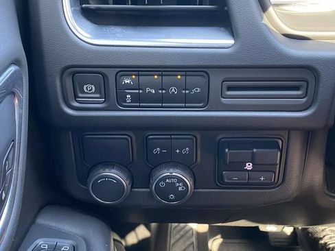 Used 2021 Chevrolet Tahoe LT w/ LT Signature Package RWD image 26