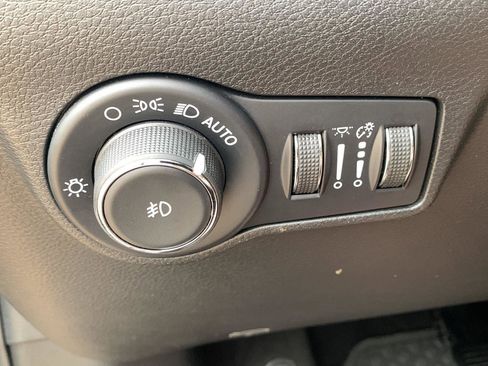 Used 2024 Jeep Compass Trailhawk image 13