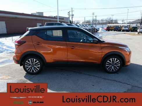Used 2023 Nissan Kicks SV FWD image 2