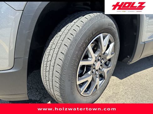 Certified 2023 GMC Acadia SLT w/ Preferred Package AWD/4WD image 3