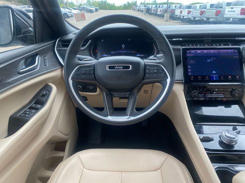 Used 2023 Jeep Grand Cherokee Limited AWD/4WD image 22