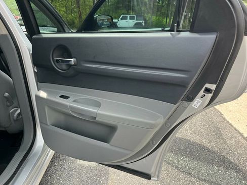 Used 2005 Dodge Magnum SE RWD image 32
