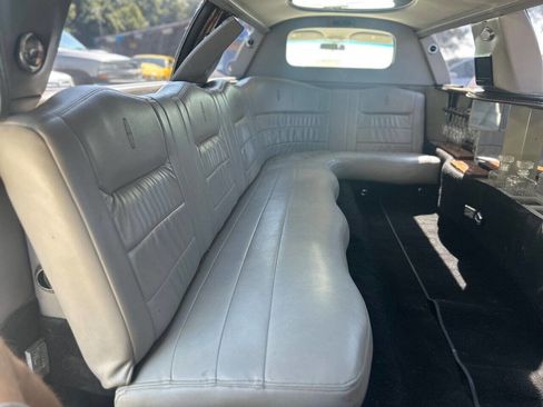Used 1999 Lincoln Town Car Executive image 16