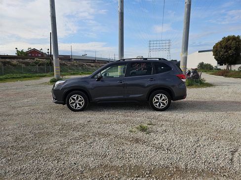 Used 2023 Subaru Forester Premium image 4