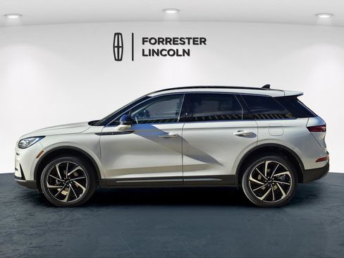 New 2026 Lincoln Corsair Reserve image 6