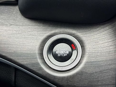 Used 2024 Jeep Grand Cherokee L Limited w/ Luxury Tech Group II image 22