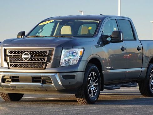 Used 2024 Nissan Titan SV w/ SV Convenience Package image 9