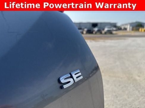 Used 2023 Mitsubishi Outlander SE image 9