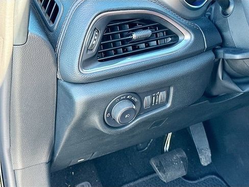 Used 2025 Chrysler Pacifica Pinnacle image 10