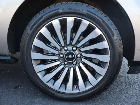 Used 2018 Lincoln Navigator Reserve w/ Technology Package AWD/4WD image 47
