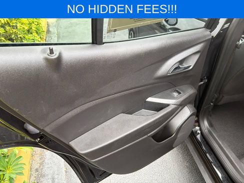 Used 2025 Chevrolet Trax LT w/ Sunroof Package FWD image 34