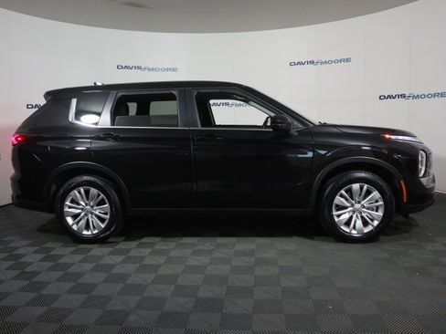 Used 2025 Mitsubishi Outlander ES image 4