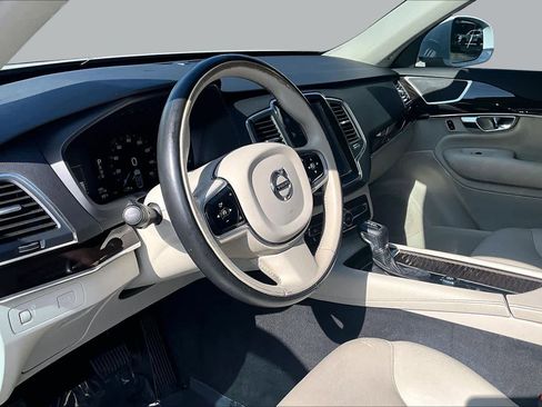 Used 2019 Volvo XC90 T5 Momentum w/ Protection Package FWD image 18