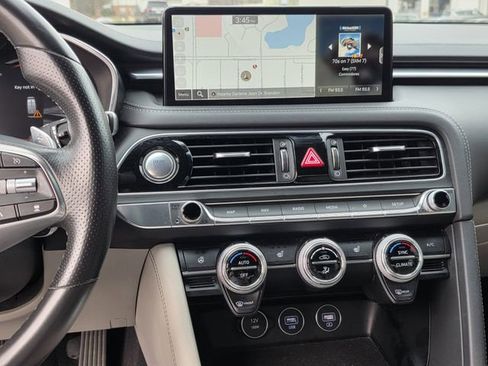 Used 2023 Genesis G70 2.0T image 9