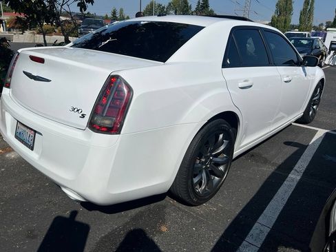 Used 2014 Chrysler 300 S RWD image 7