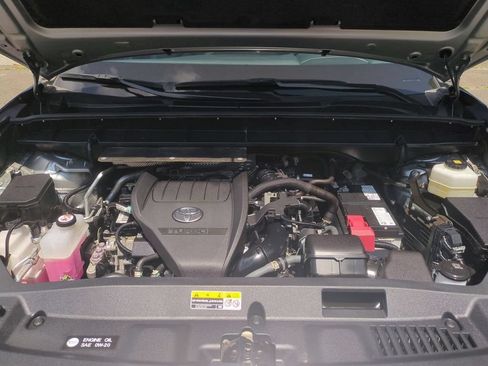 Used 2024 Toyota Highlander XLE AWD/4WD image 31