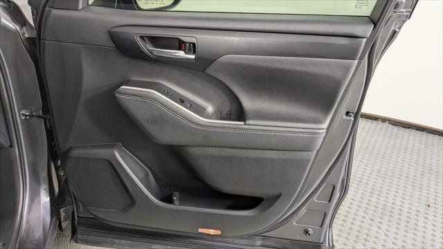 Used 2024 Toyota Highlander XSE FWD image 26