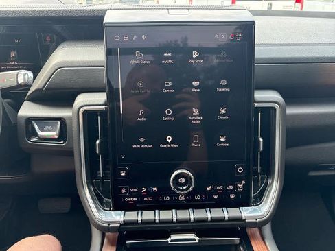 Used 2025 GMC Yukon XL Denali w/ Sun & Power Step Package AWD/4WD image 31