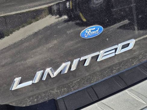 Used 2022 Ford Explorer Limited w/ Equipment Group 301A RWD image 9