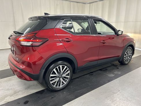 Used 2023 Nissan Kicks SV image 2