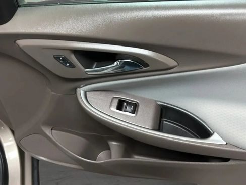Used 2022 Chevrolet Malibu LT FWD image 18