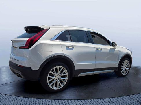Used 2021 Cadillac XT4 Premium Luxury w/ Cold Weather Package FWD image 5
