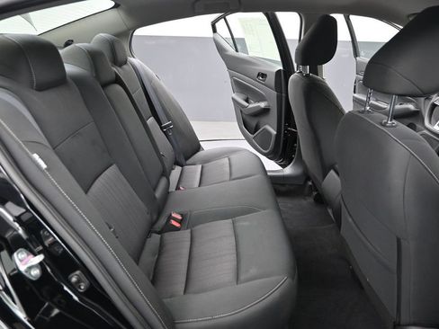 Used 2024 Nissan Altima 2.5 SV FWD image 31