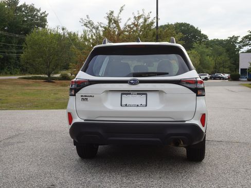 Used 2025 Subaru Forester AWD/4WD image 6