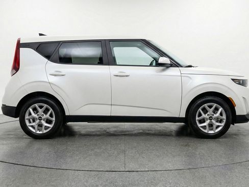 Used 2025 Kia Soul LX w/ LX Technology Package image 11
