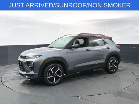 Used 2022 Chevrolet TrailBlazer RS w/ Sun and Liftgate Package image 2