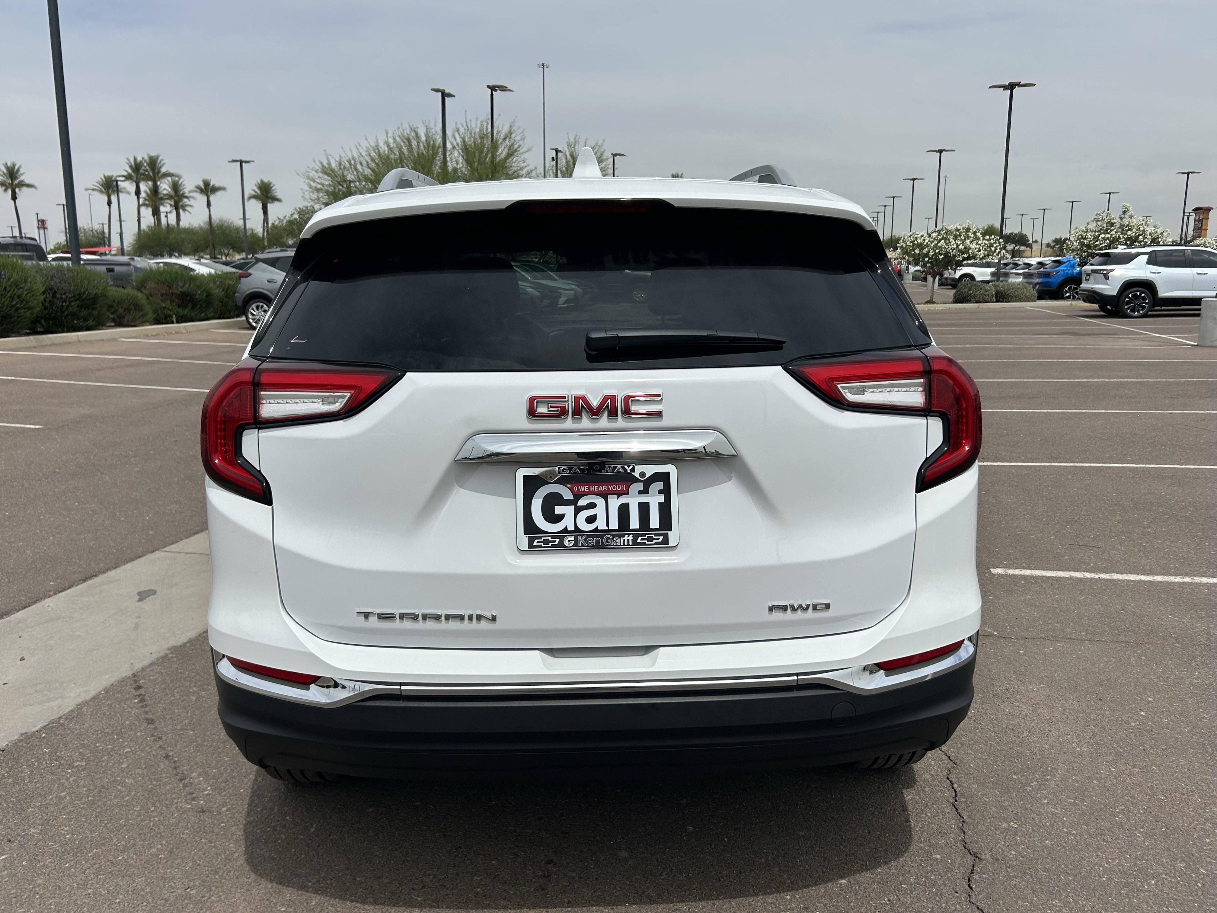 Used 2024 GMC Terrain SLT AWD/4WD image 4