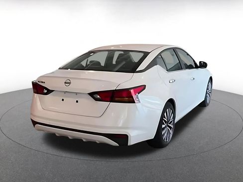 Used 2025 Nissan Altima 2.5 SV FWD image 7