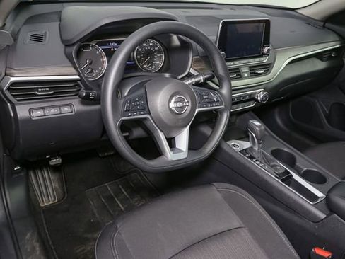 Used 2025 Nissan Altima 2.5 SV image 18