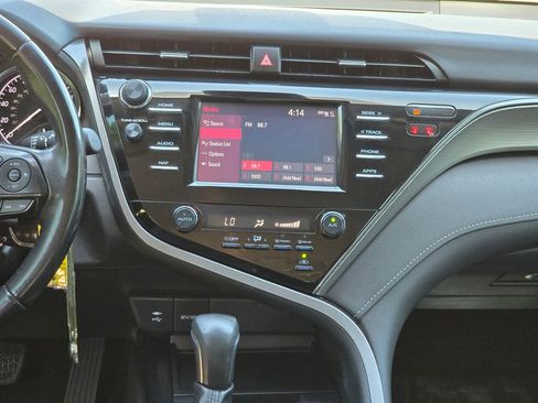Used 2019 Toyota Camry SE FWD image 31