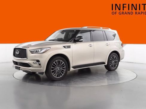 Used 2023 INFINITI QX80 Sensory AWD/4WD image 3