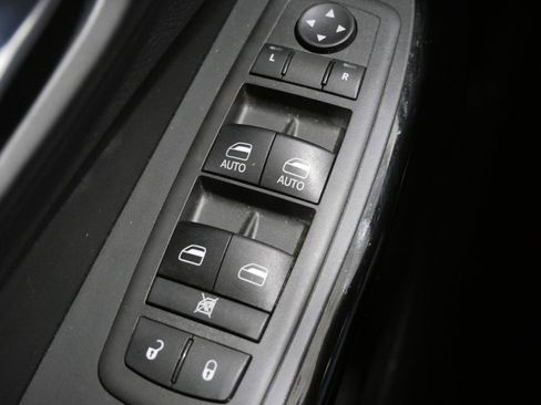 Used 2021 Jeep Cherokee Latitude Plus AWD/4WD image 13