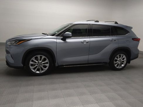Used 2020 Toyota Highlander Limited image 2