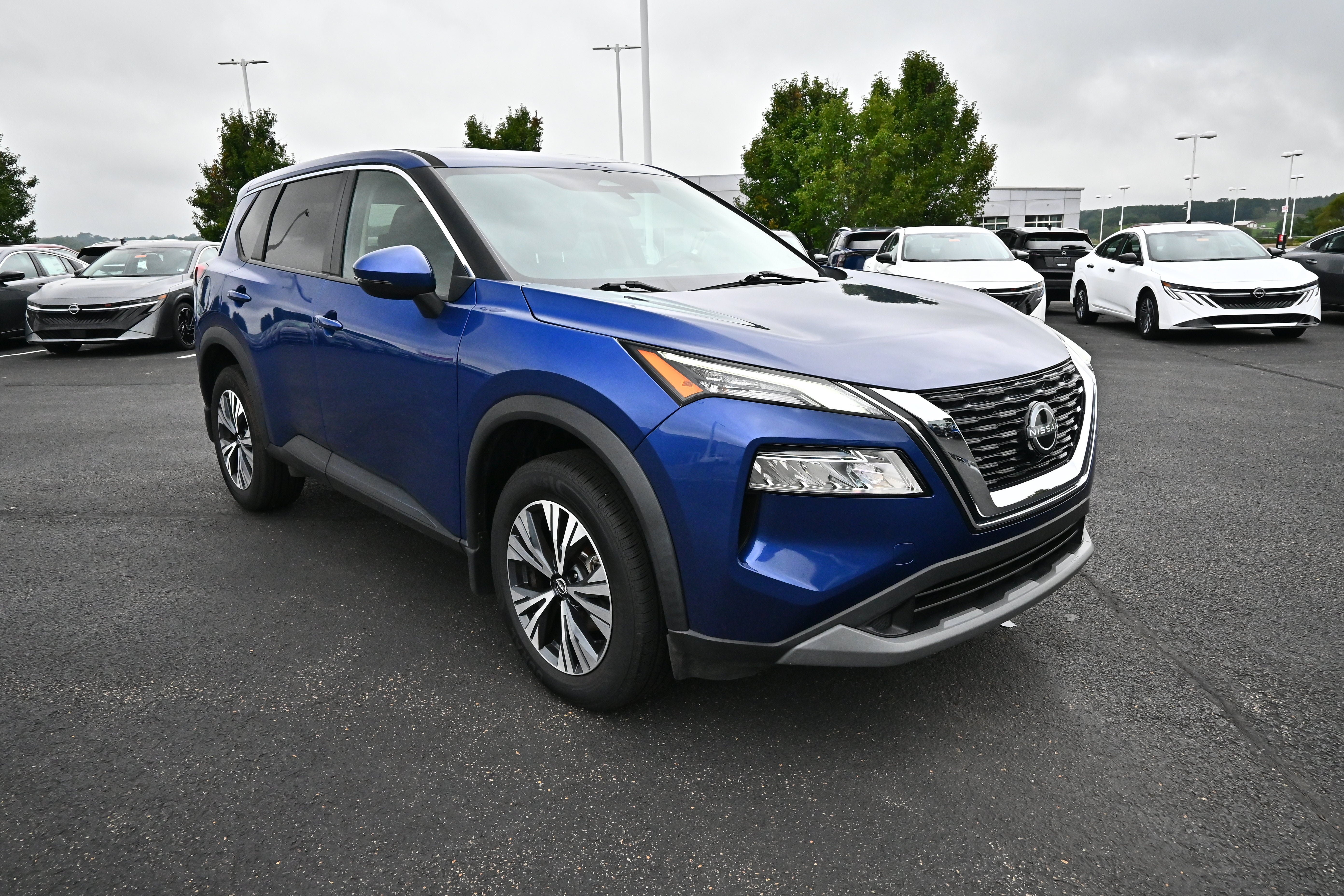 Certified 2022 Nissan Rogue SV AWD/4WD image 2