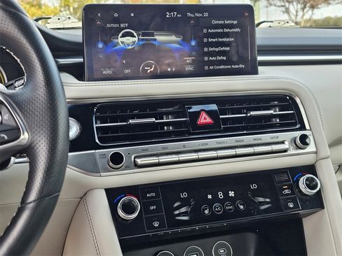 Used 2024 Genesis G70 2.5T image 10